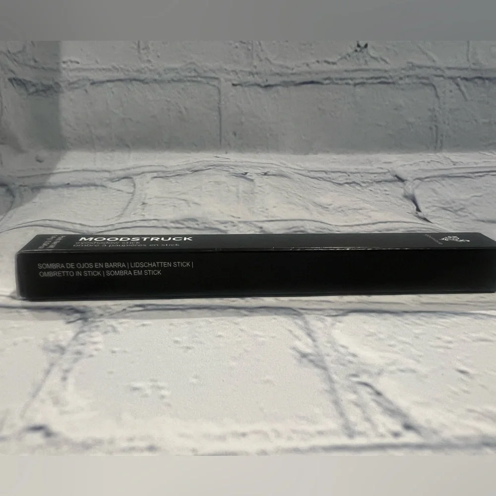 Younique Eyeshadow Stick -Dramatic